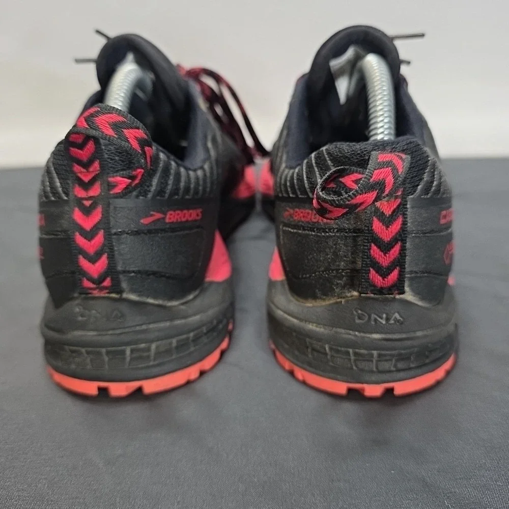 Size 7 - Brooks Cascadia 13 GTX Black - 1202731-B048 - Picture 4 of 8